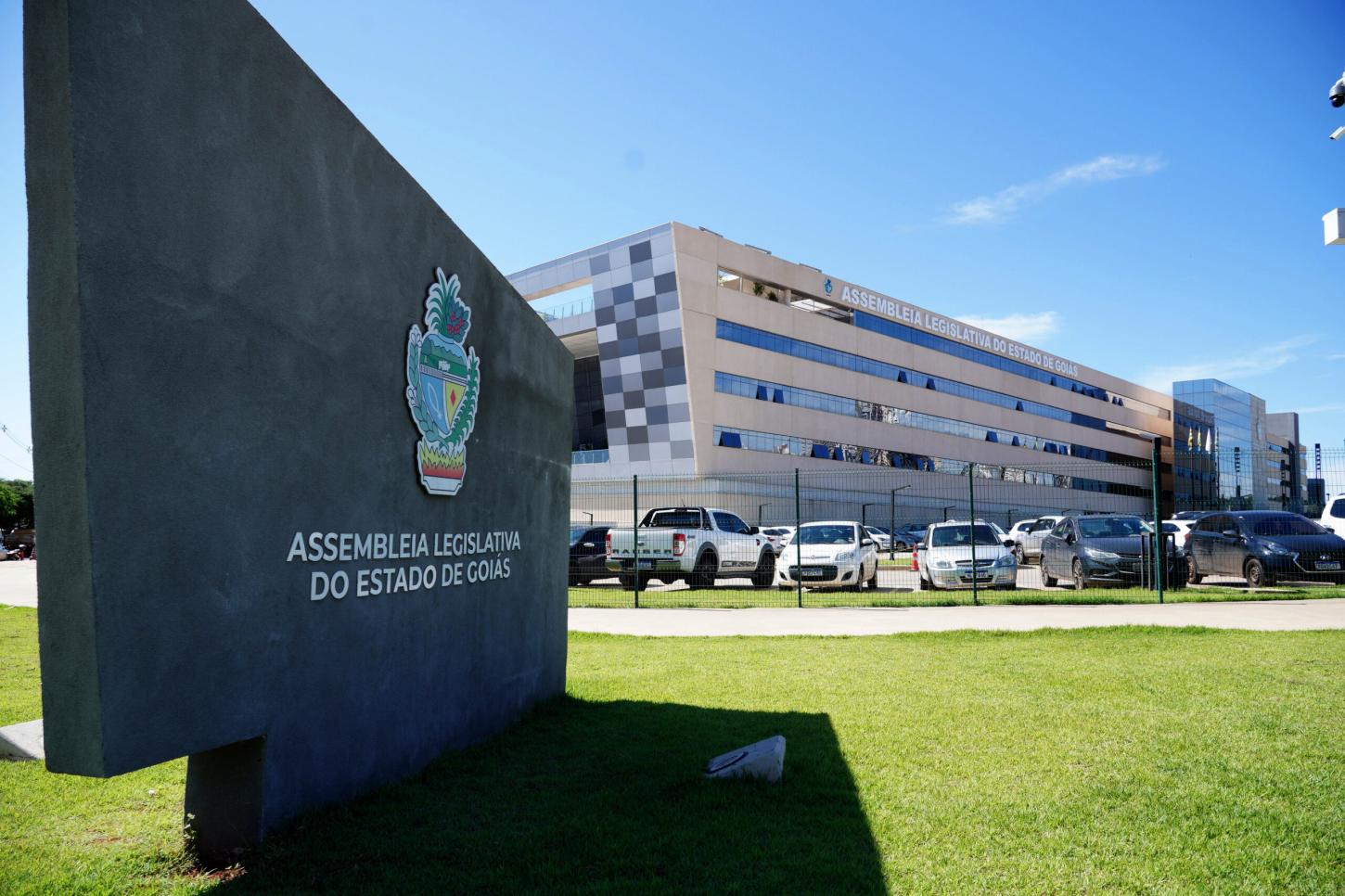 Goiás elege 41 deputados estaduais; Carol do Amiltinho lidera votação e MDB terá maior bancada