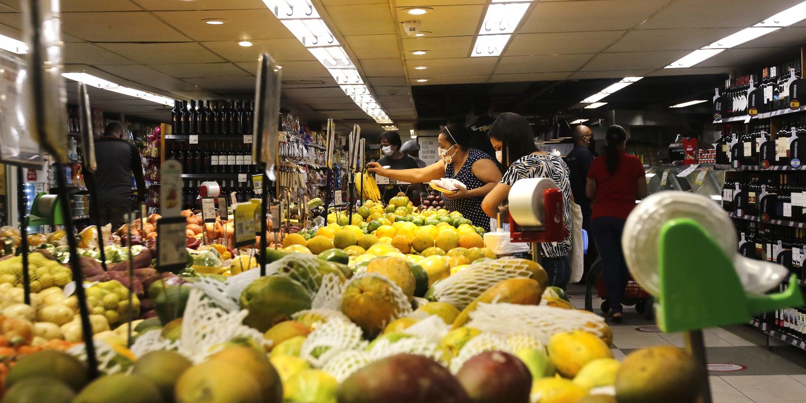 Índice INPC acumula alta de 4,29% em 12 meses e pressiona salários