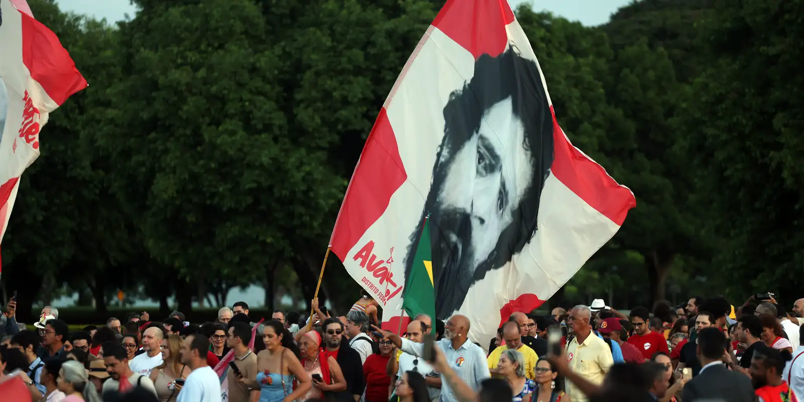 Aniversário de Lula reúne eleitores idosos em homenagem no Palácio do Alvorada