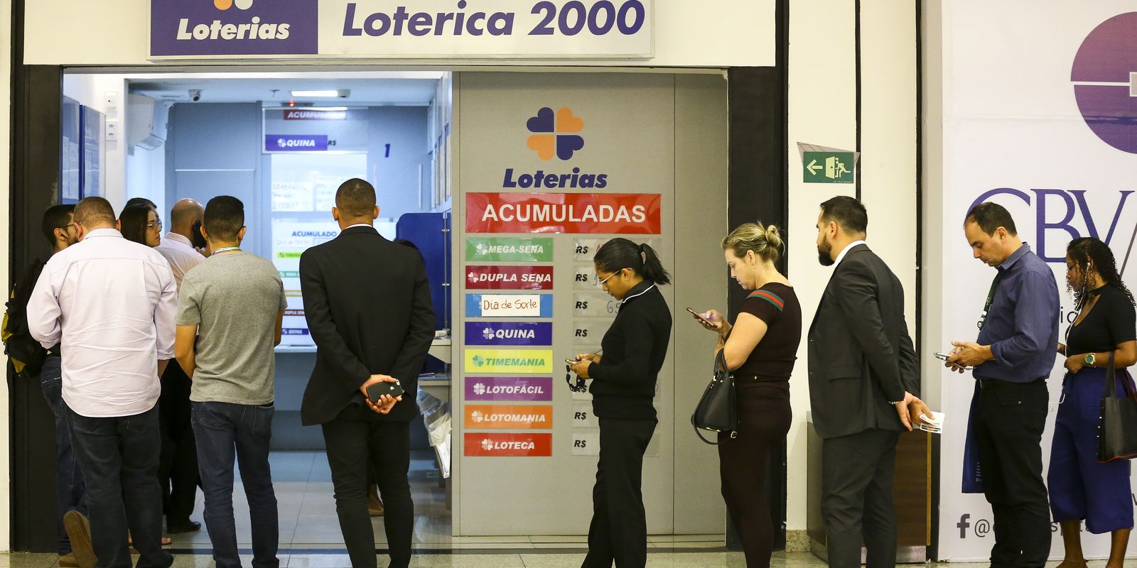 Prêmio da Mega-Sena chega a R$ 112 milhões e será sorteado neste domingo