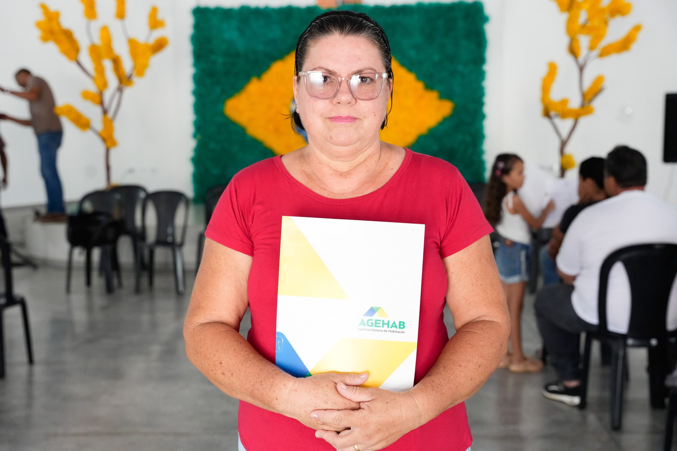 Moradores de Faina são contemplados com escrituras de casas a custo zero