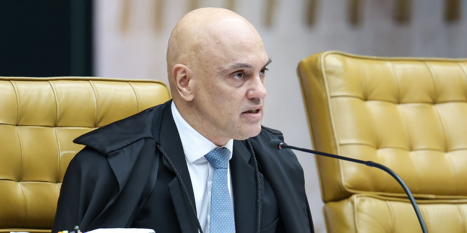 Moraes determina mandado de prisão contra Eduardo Bolsonaro nos EUA