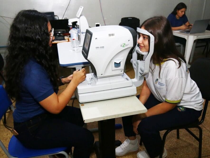 Olhar para Todos realiza atendimentos oftalmológicos em mais sete escolas