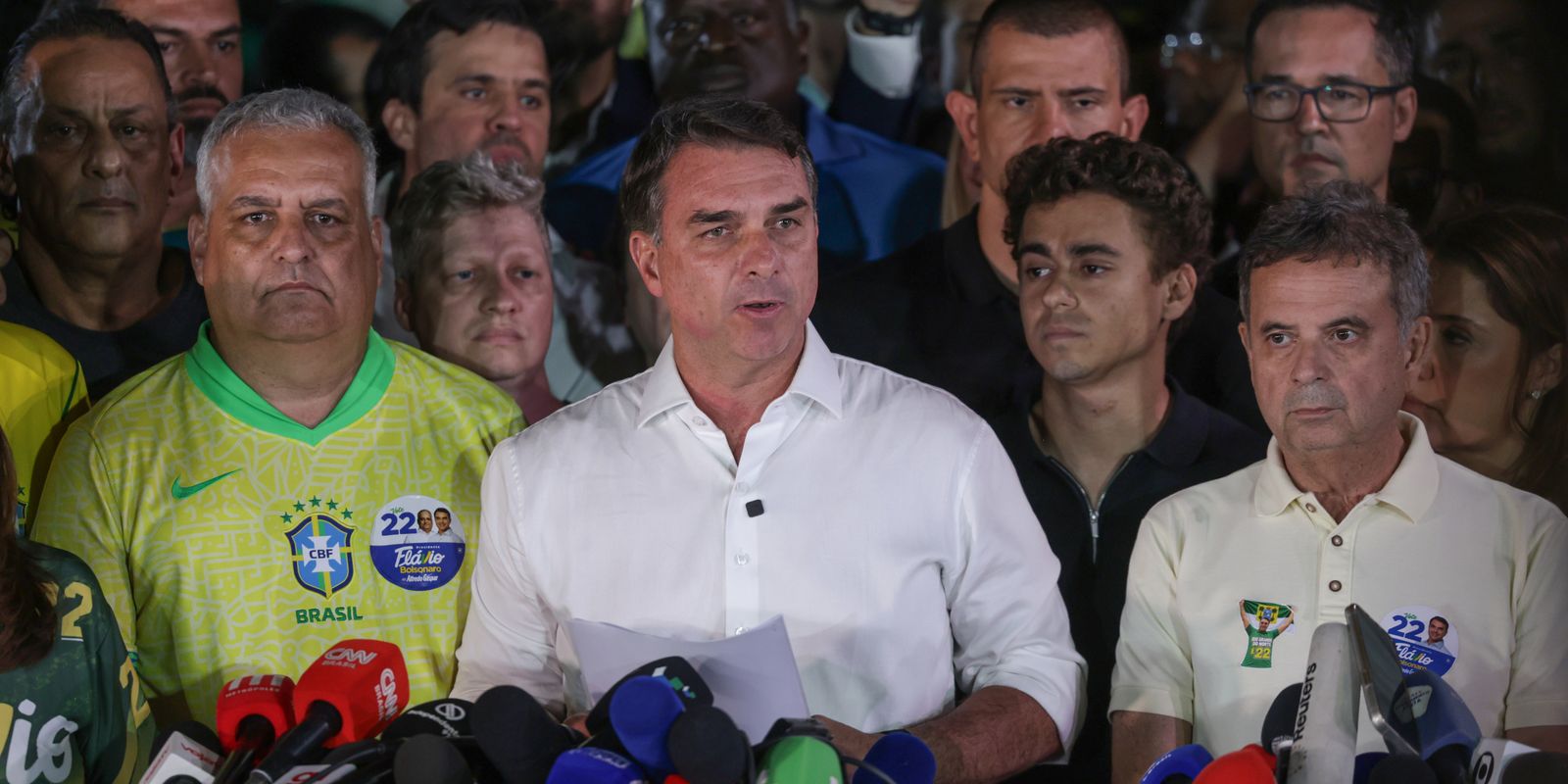 PF apura a fuga de Flávio Bolsonaro após descumprimento de ordem do STF