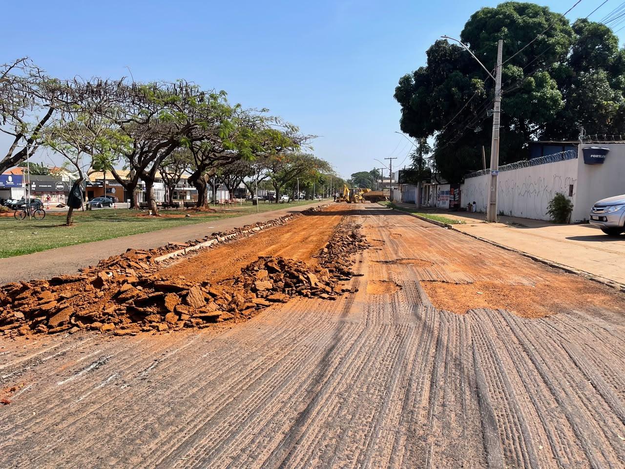 Prefeitura de Goiânia trabalha no recapeamento na Avenida Itália, no Jardim Europa
