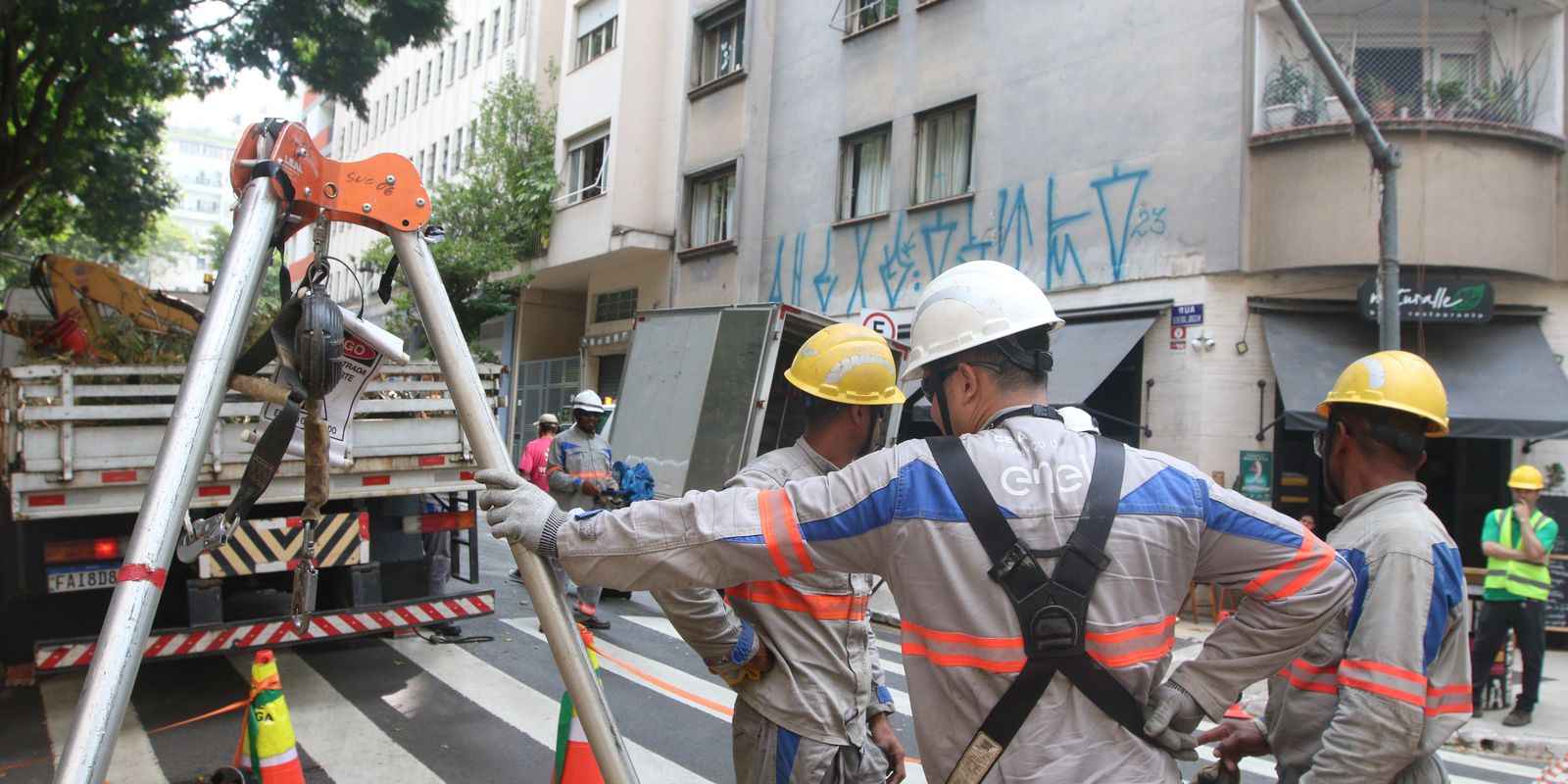 Procon paulistano aplica multa milionária à Enel por apagões em São Paulo