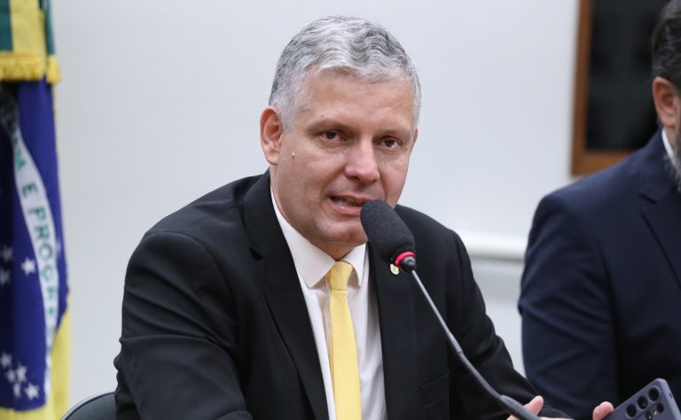 Projeto prevê isenção de Imposto de Renda para aposentados com sequelas neurológicas permanentes