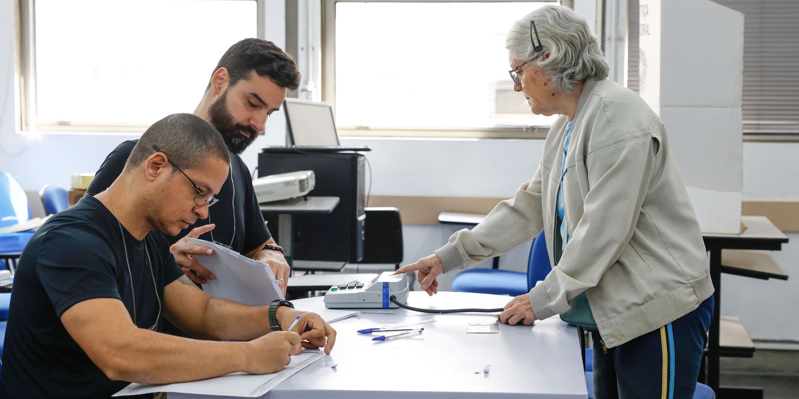 TRE-SP registra troca de 251 urnas eletrônicas durante a votação deste domingo