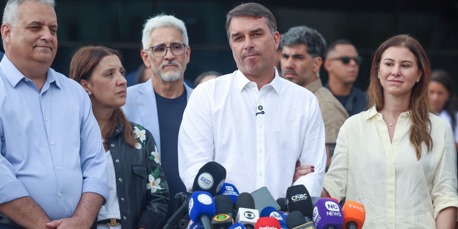 STF desmente ordem de buscas em endereços de Flávio Bolsonaro