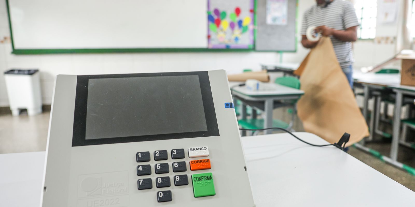 TRE-SP realiza troca de 52 urnas eletrônicas no início da votação