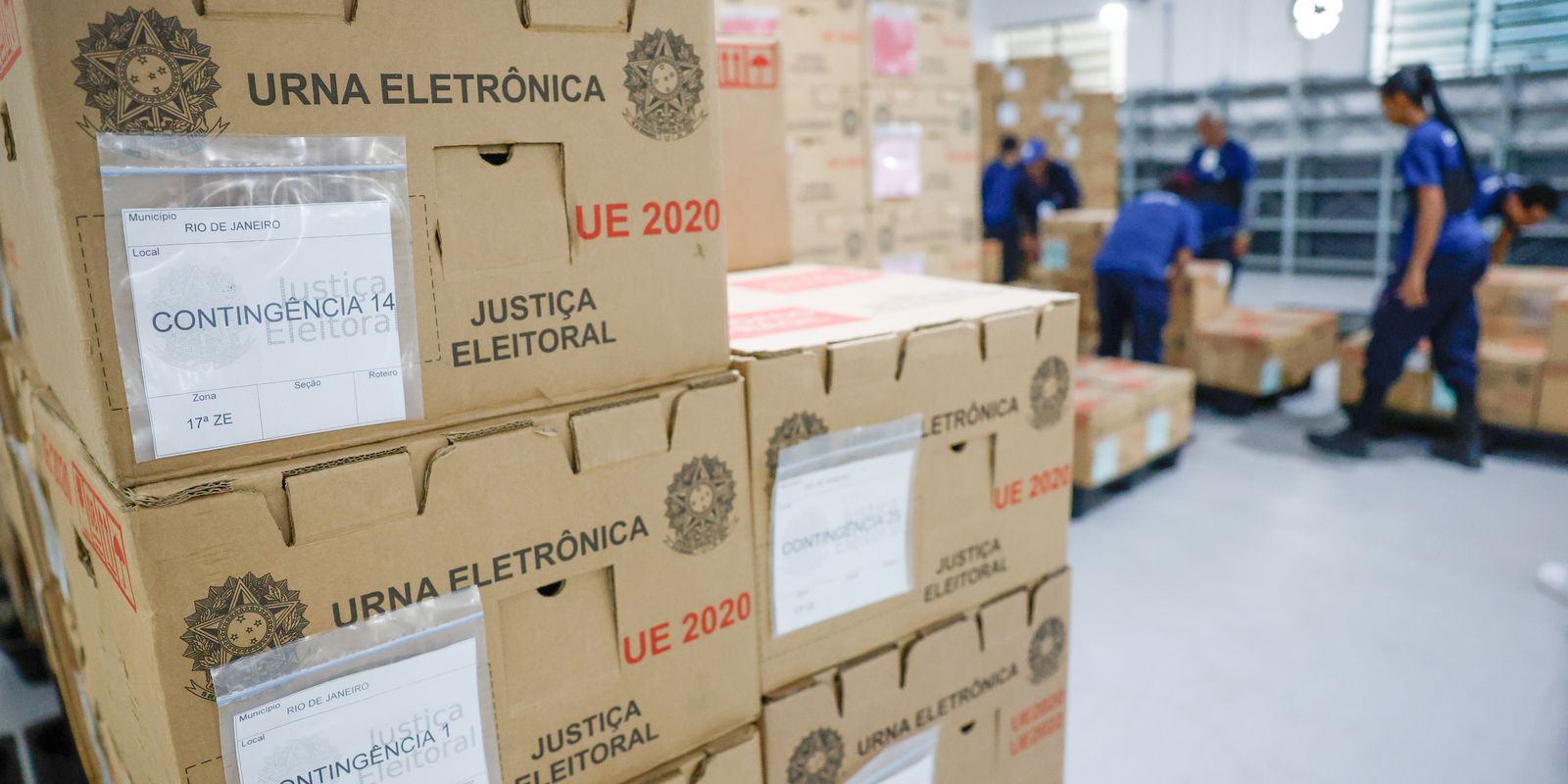 Tribunais distribuem urnas eletrônicas e organizam seções eleitorais