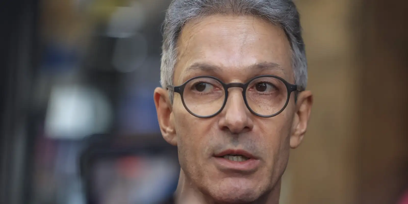 TRE-MG vai investigar uso de celular por Romeu Zema na urna
