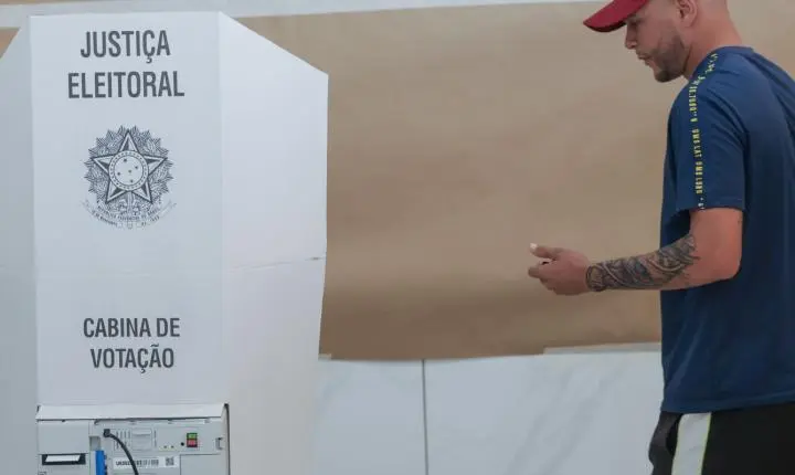 Saiba por que levar uma colinha para votar evita anulação do seu voto
