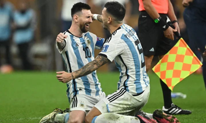 Argentina vence a Inglaterra de virada e vai enfrentar a Espanha na final da Copa do Mundo