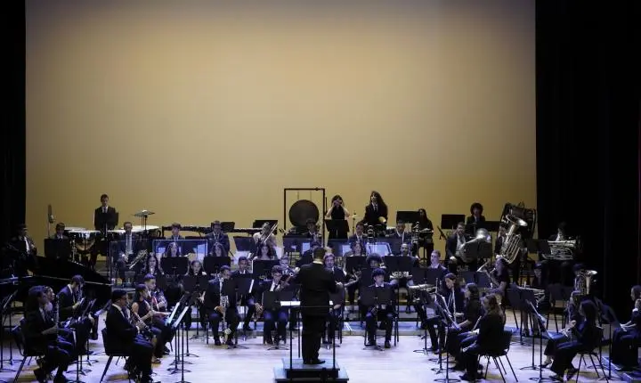 Banda Sinfônica faz concerto gratuito com convidados no Teatro Basileu França