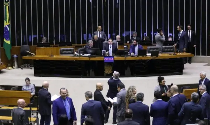 Câmara aprova regime de urgência para quatro projetos de lei; acompanhe