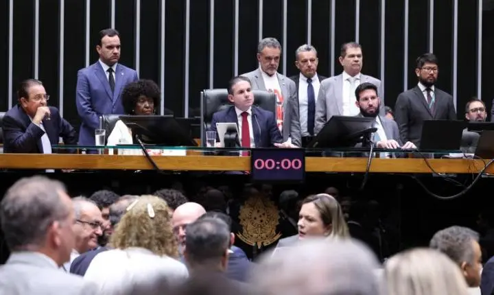 Câmara pode votar propostas sobre impactos econômicos da guerra, feminicídio, educação e imunidade tributária