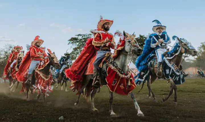 Cavalhadas de Crixás preservam tradição centenária em Goiás