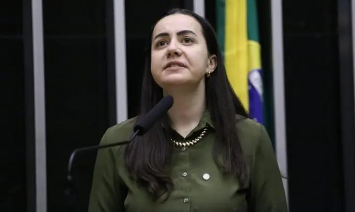 Comissão de Educação aprova proposta que exige noções de Libras de gestores escolares