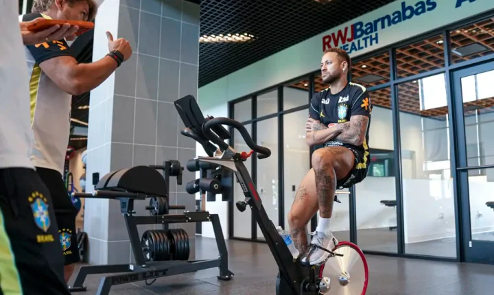 Copa do Mundo: exames de Neymar apontam 'boa evolução' , afirma CBF