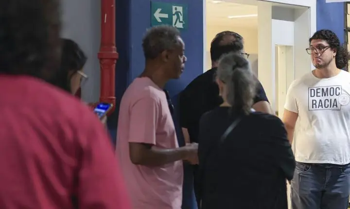 Eleições Gerais: eleitores têm até as 17h para votar neste domingo