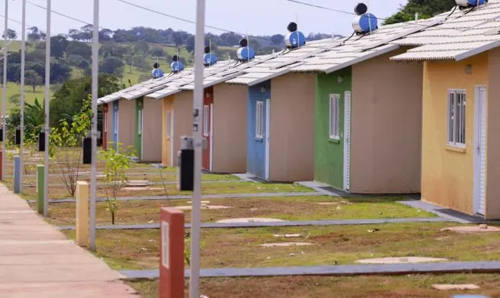 Estado entrega casas a custo zero em Santo Antônio de Goiás