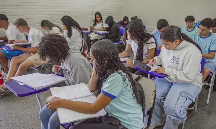 Pesquisa revela que estudantes de escolas públicas buscam ensino melhor