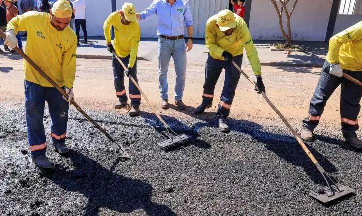 Goiás em Movimento amplia obras nos municípios com recuperação de ruas e construção de travessias