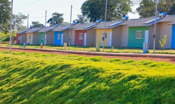 Governo entrega casas a custo zero a famílias de Taquaral de Goiás