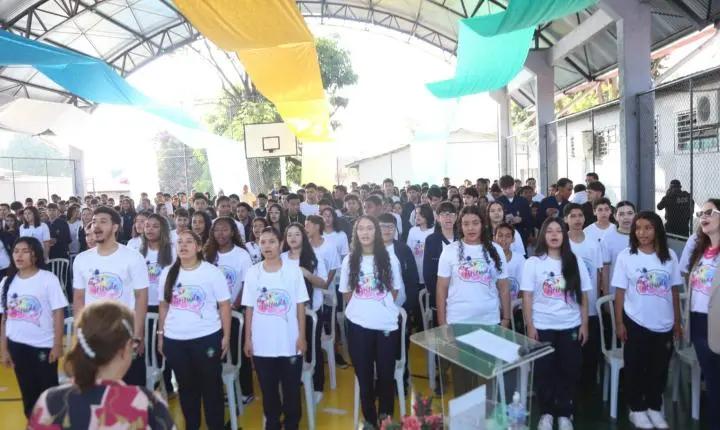Inaugurada quadra coberta no Colégio Joaquim Ricardo Teixeira