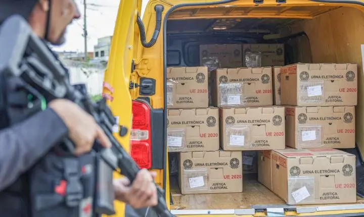 Justiça Eleitoral acelera a preparação final das urnas eletrônicas