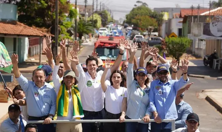 Líder nas pesquisas, Daniel Vilela visita 20 municípios em uma semana e mostra força da base