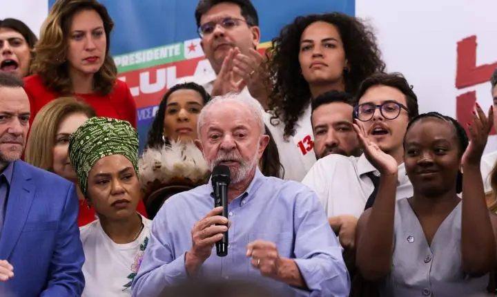 Lula desafia Flávio Bolsonaro a votar pelo fim da escala 6x1 no Congresso