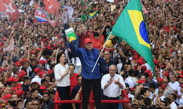 Virada histórica confirma reeleição de Lula para o quarto mandato presidencial