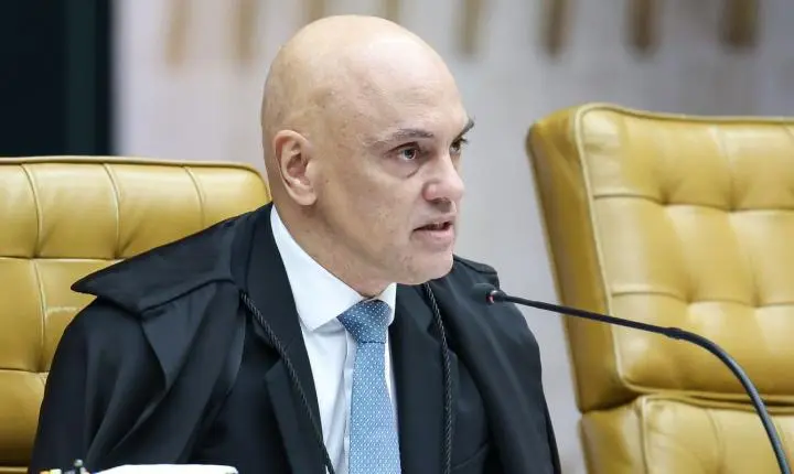 Moraes determina mandado de prisão contra Eduardo Bolsonaro nos EUA