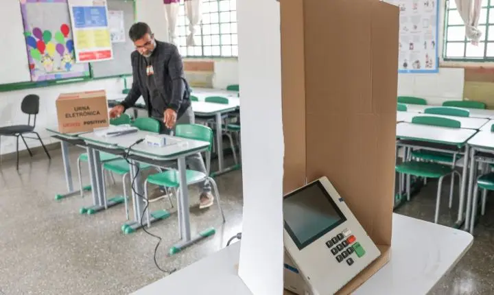 TRE-SP substitui 32 urnas eletrônicas com problemas no início da votação