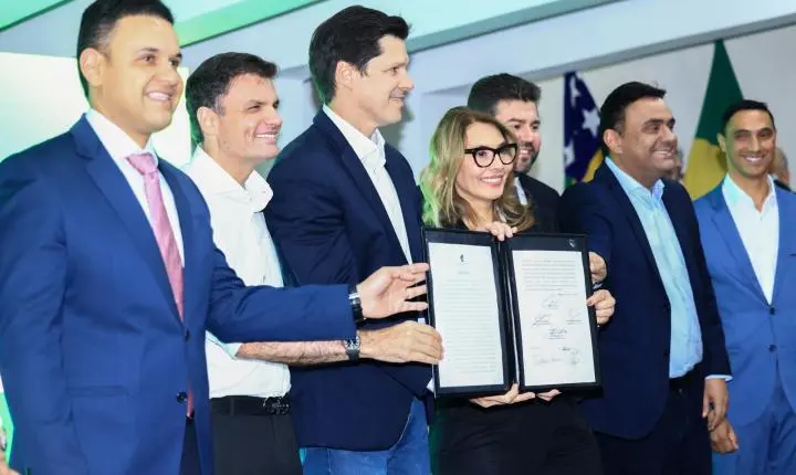 Daniel Vilela reforça infraestrutura de 126 municípios com investimento de R$ 165 milhões em asfalto de ruas e avenidas