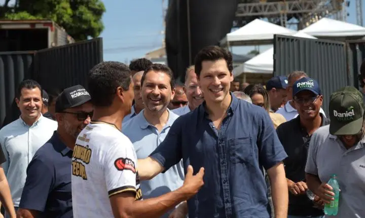 Prefeito Vilela e governador Daniel Vilela participam da celebração do aniversário de 36 anos do Jardim Tiradentes