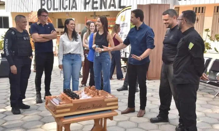 Prefeito Vilela e Lana Bezerra conhecem trabalho de reeducandos que beneficia a causa animal