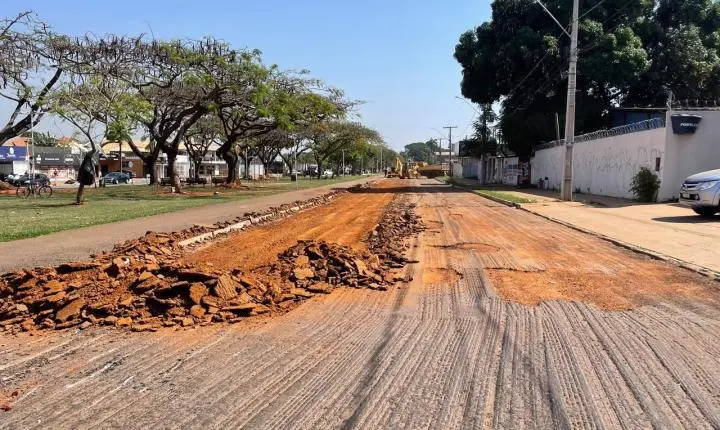 Prefeitura de Goiânia trabalha no recapeamento na Avenida Itália, no Jardim Europa