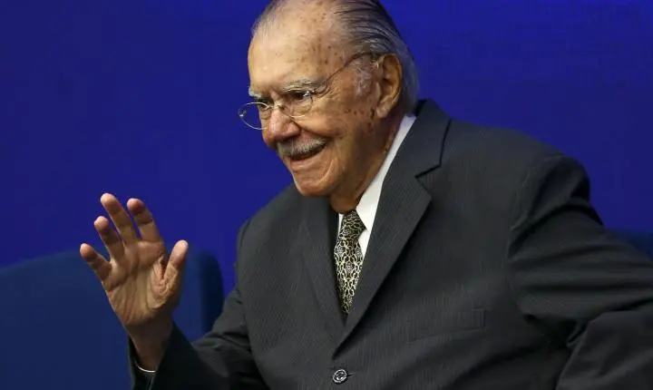 José Sarney é internado no Hospital Sírio-Libanês com pneumonia