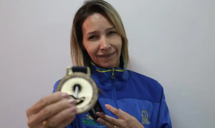 Servidora da SME ganha medalha de ouro no Campeonato Panamericano Master de Esportes Aquáticos