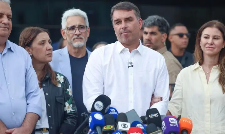 STF desmente ordem de buscas em endereços de Flávio Bolsonaro
