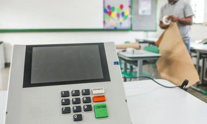 TRE-SP realiza troca de 52 urnas eletrônicas no início da votação