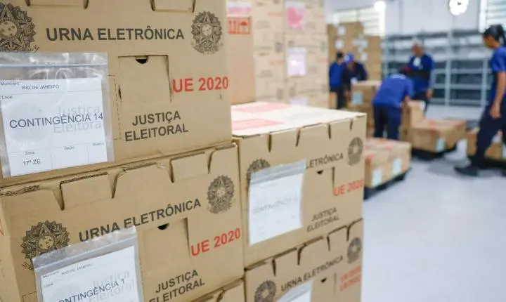 Tribunais distribuem urnas eletrônicas e organizam seções eleitorais