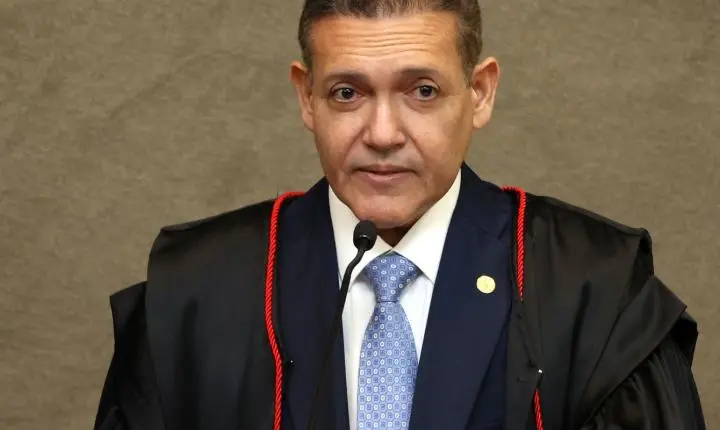 TSE determina suspensão de canal no WhatsApp a pedido de Flávio Bolsonaro