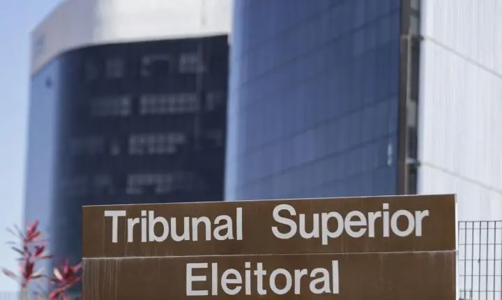 TSE barra anúncios de Lula sobre escala 6x1 e Flávio Bolsonaro