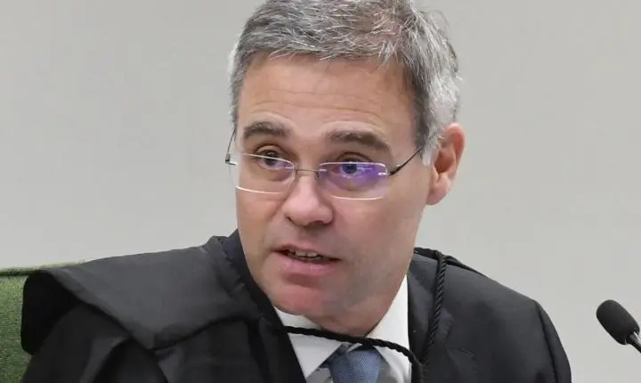Julgamento do TSE analisa remoção de boatos sobre Flávio Bolsonaro