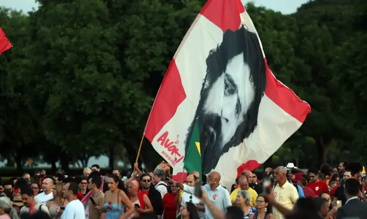 Aniversário de Lula reúne eleitores idosos em homenagem no Palácio do Alvorada