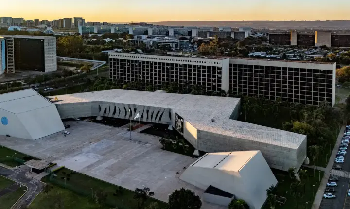 Meta nega ao TSE qualquer tratamento desigual entre candidatos presidenciais